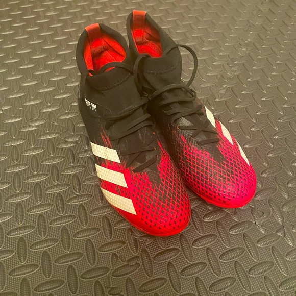 Boys Soccer cleats - Picture 1 of 4